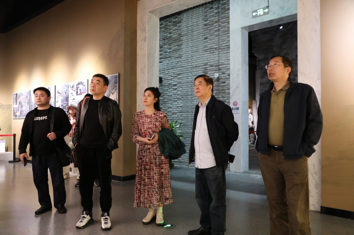 九游娱乐：文都千年古韵 小巷情义深长——作曲家王备歌唱家斯兰一行桐城采风(图3)